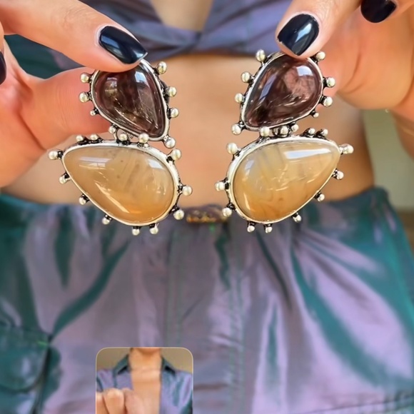 Brown earrings - Picture 2 of 2